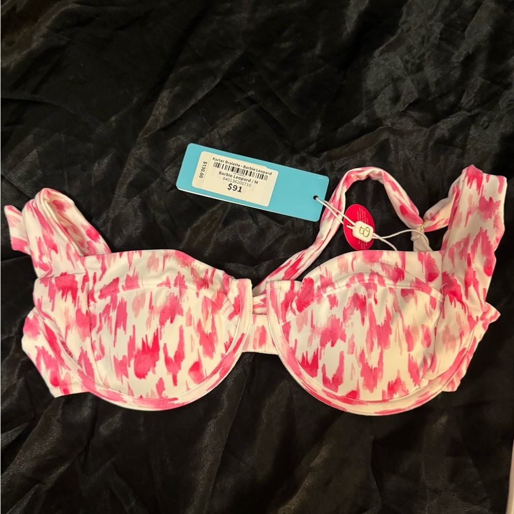 Karter Bralette Bikini Top in Barbie‎ Leopard
BEACH BUNNY Size M top only NWT
